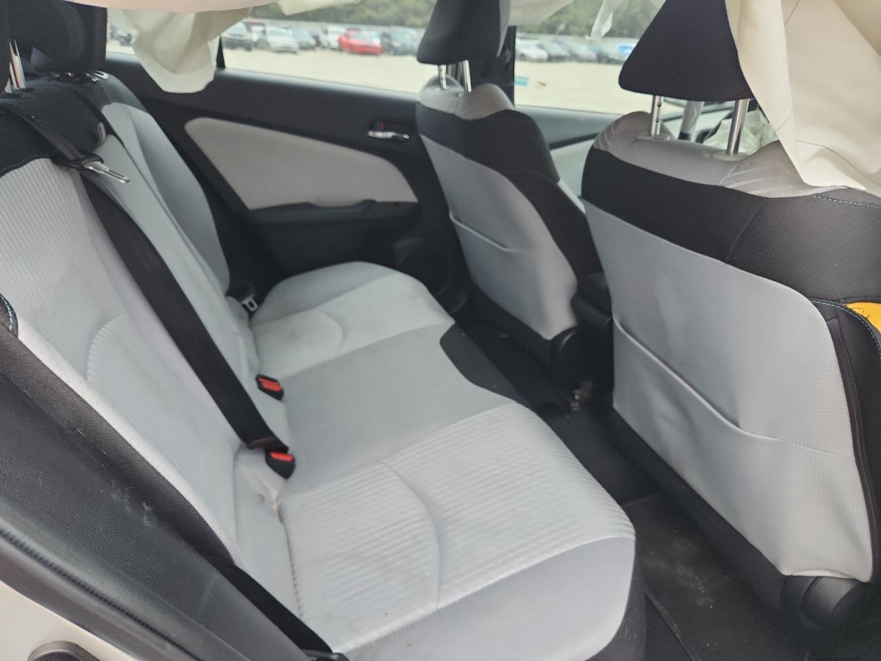 2016 TOYOTA PRIUS photo 10