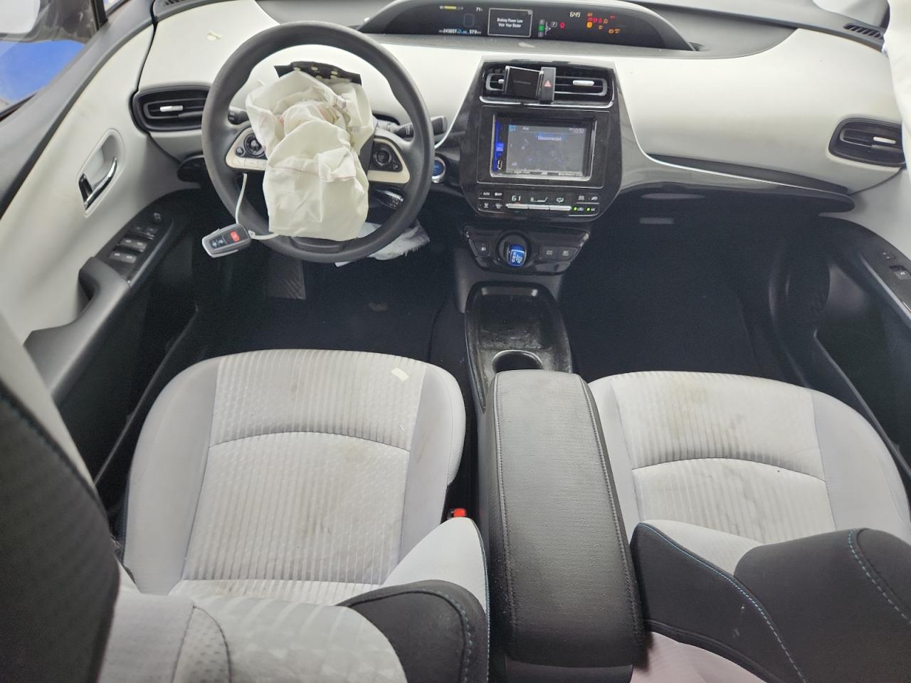 2016 TOYOTA PRIUS photo 8