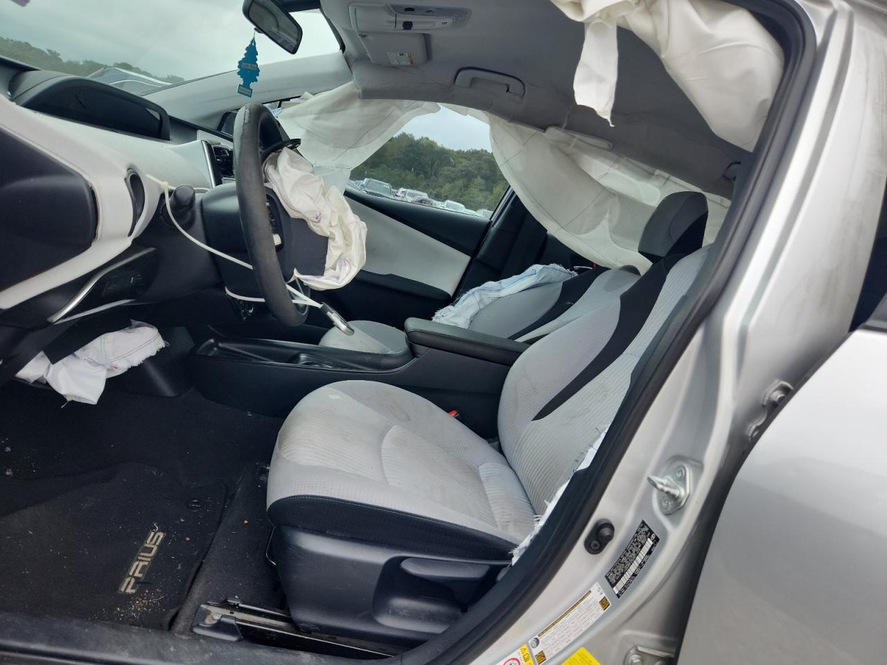 2016 TOYOTA PRIUS photo 7