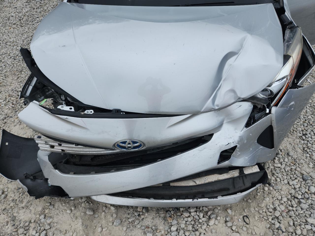2016 TOYOTA PRIUS photo 11