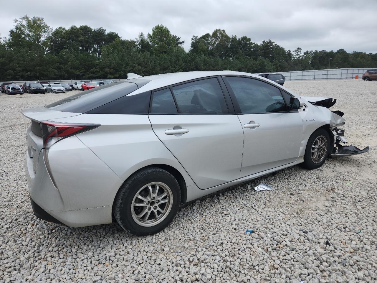2016 TOYOTA PRIUS photo 3
