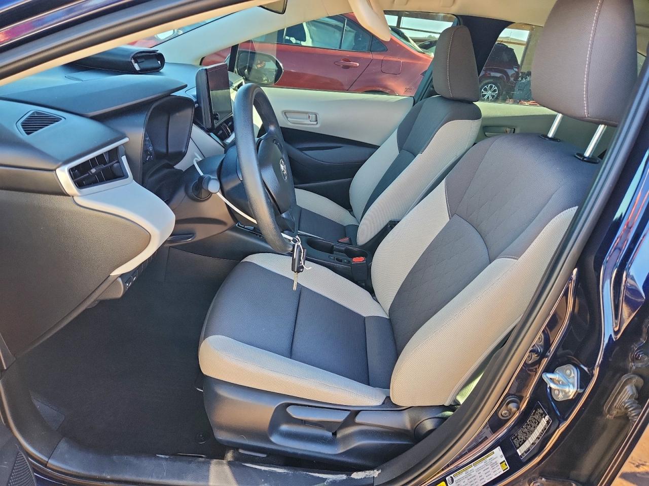 2025 TOYOTA COROLLA LE photo 13