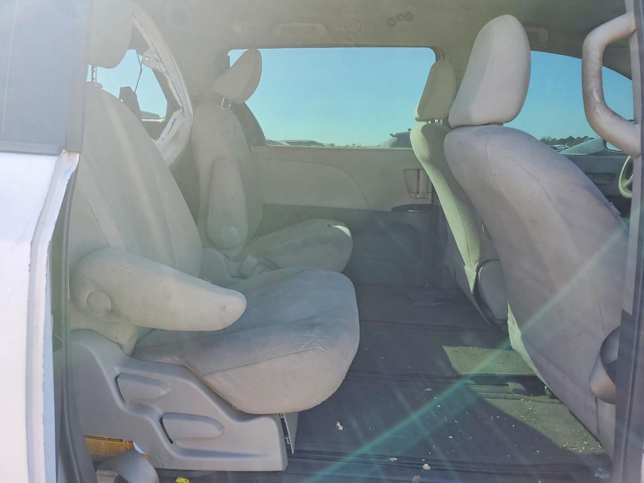 2013 TOYOTA SIENNA photo 10
