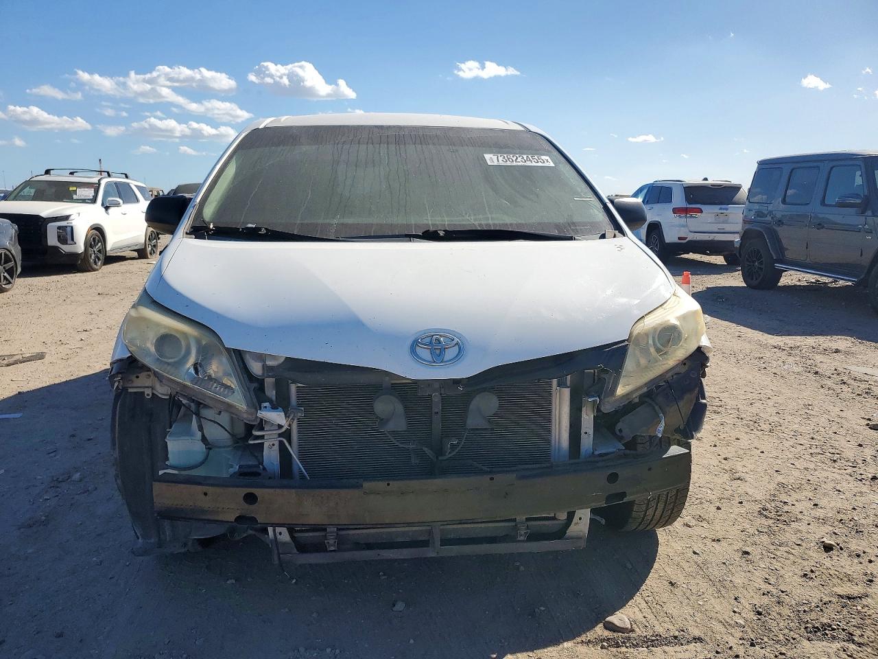 2013 TOYOTA SIENNA photo 5