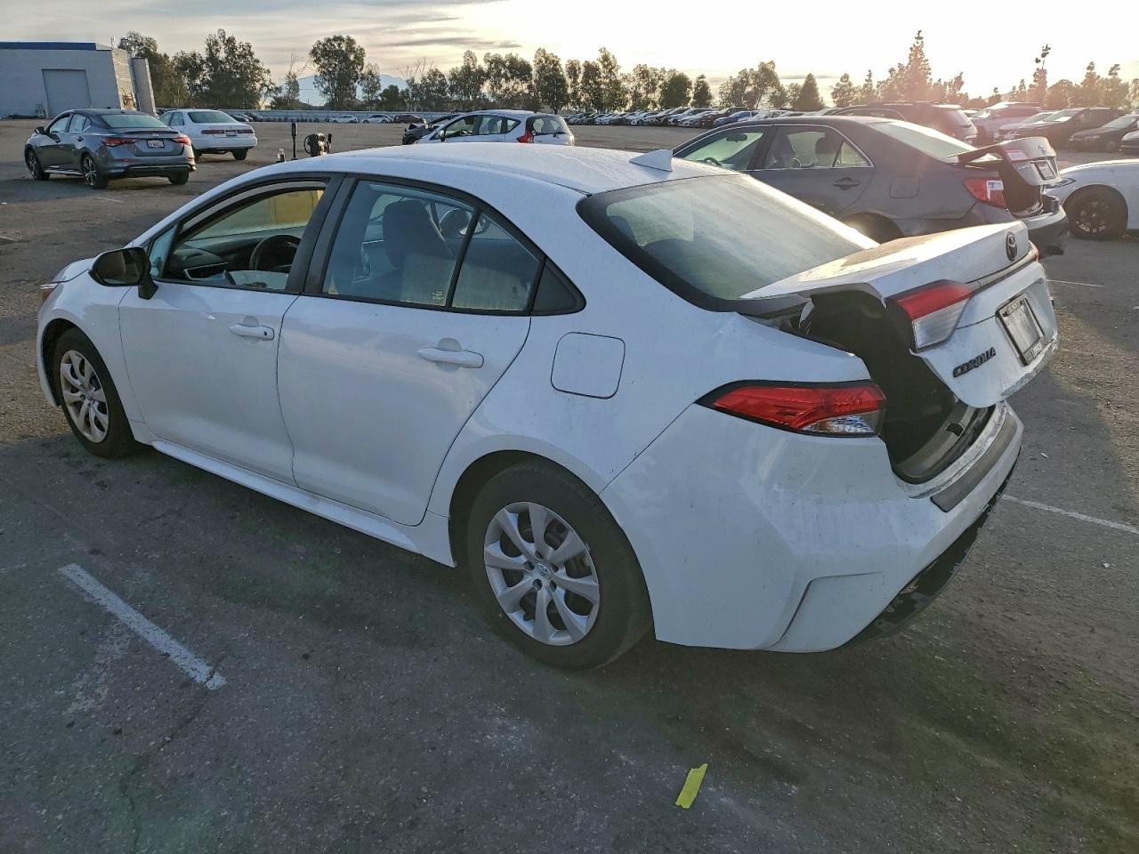 2023 TOYOTA COROLLA LE photo 4