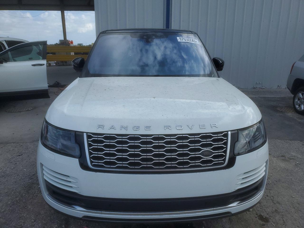 2018 LAND ROVER RANGE ROVER SUPERCHARGED photo 9