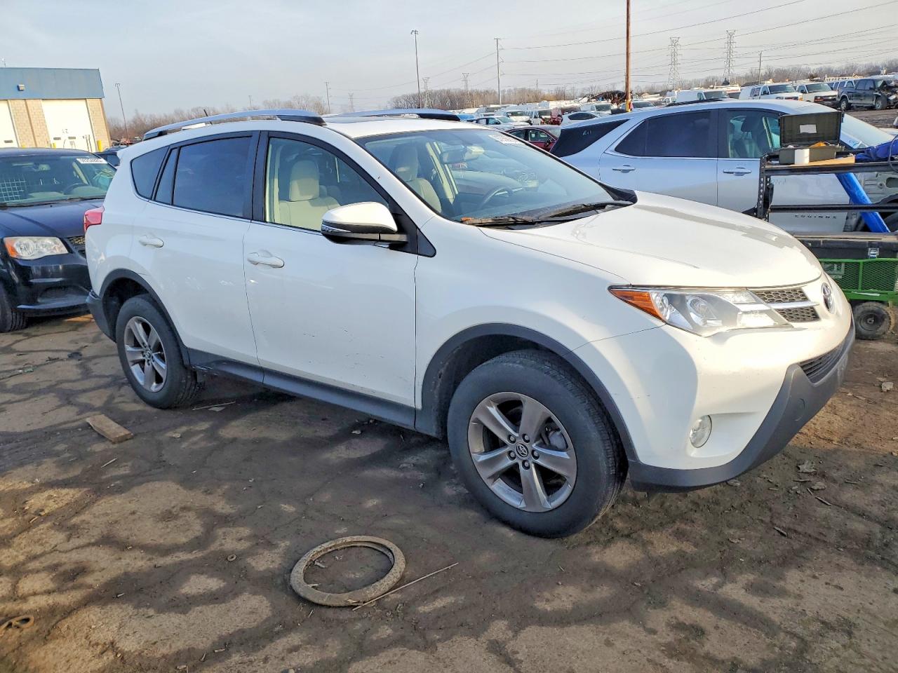 2015 TOYOTA RAV4 XLE photo 4