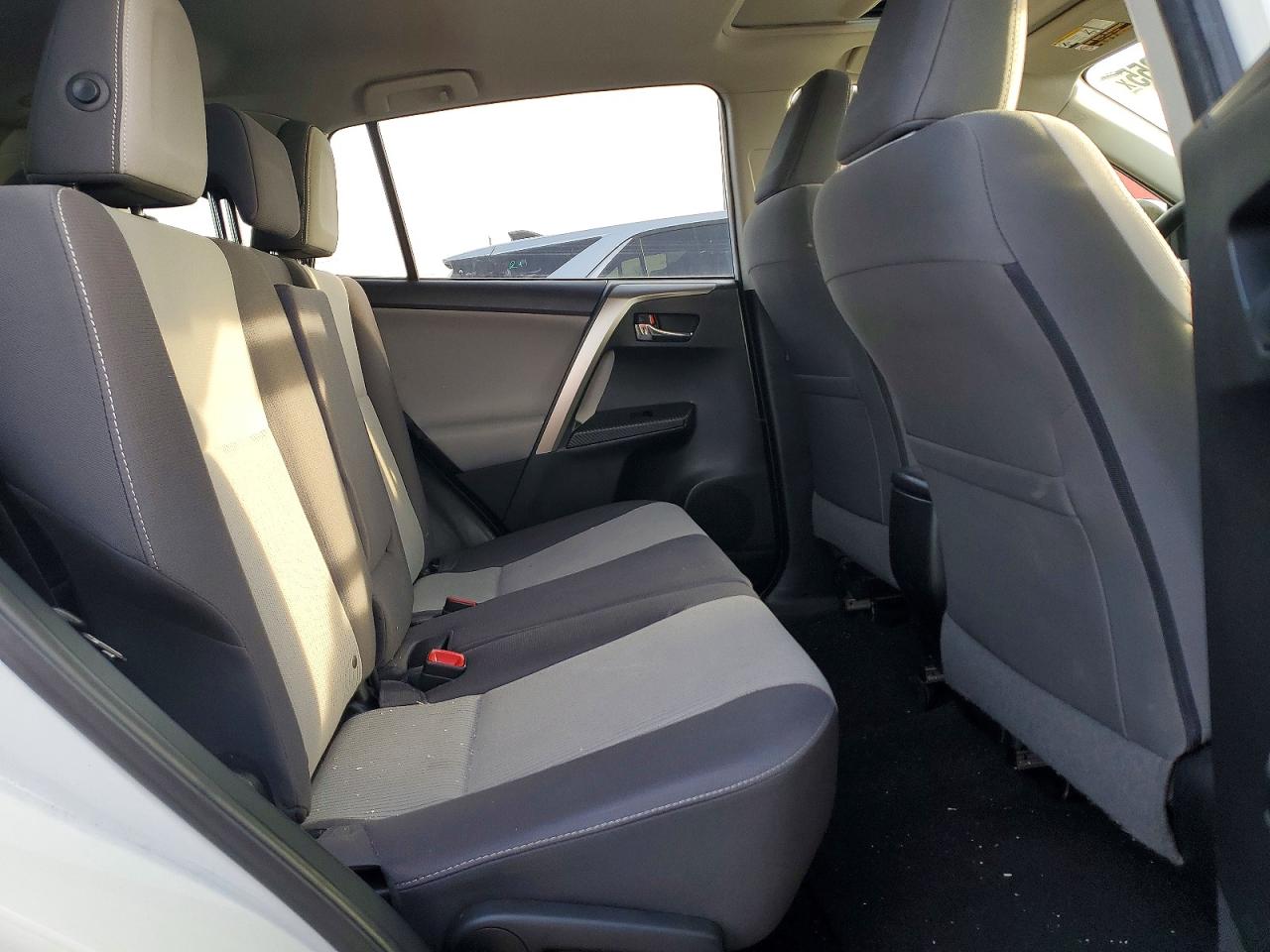 2015 TOYOTA RAV4 XLE photo 11