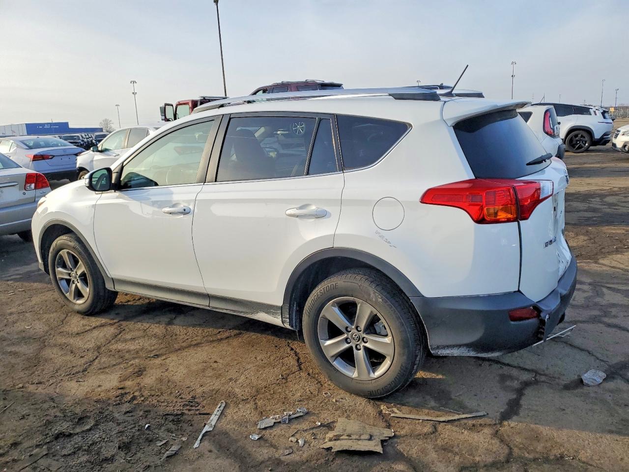 2015 TOYOTA RAV4 XLE photo 2