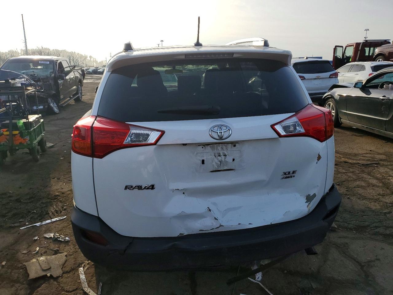 2015 TOYOTA RAV4 XLE photo 6