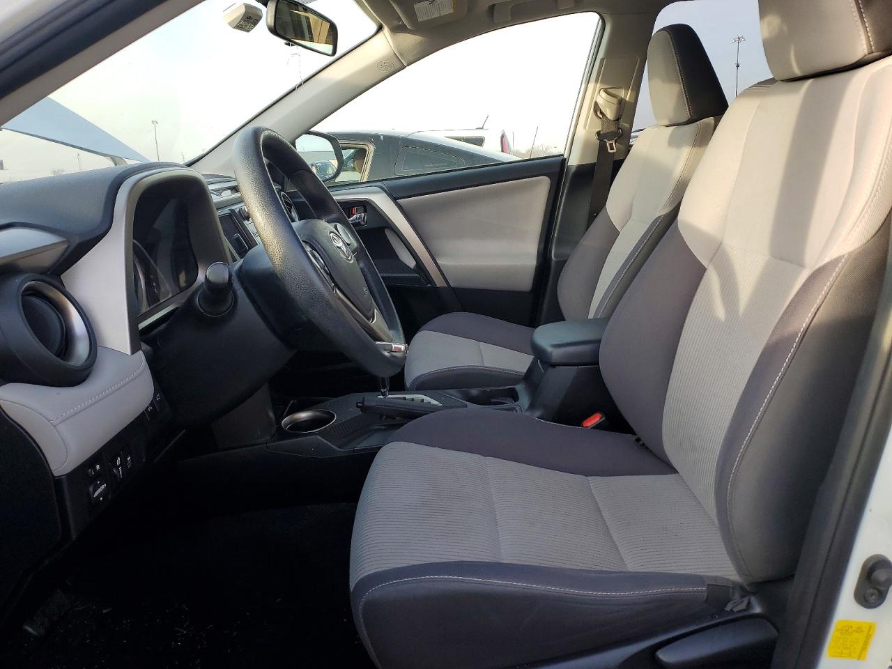 2015 TOYOTA RAV4 XLE photo 7