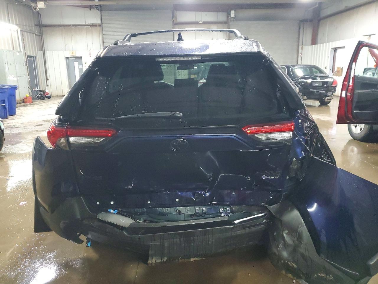 2025 TOYOTA RAV4 XLE PREMIUM photo 11