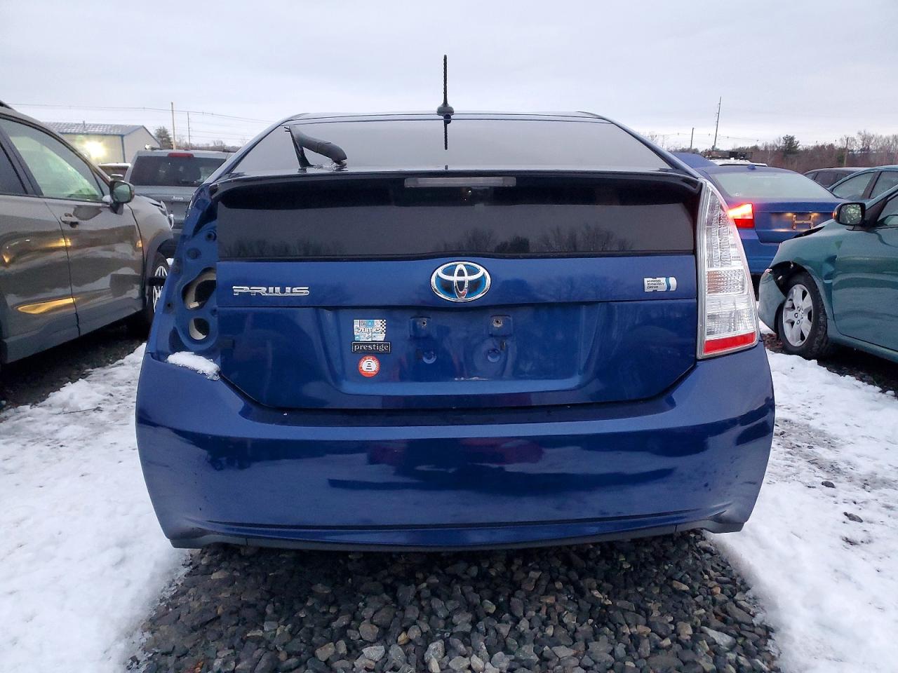 2011 TOYOTA PRIUS TWO photo 16