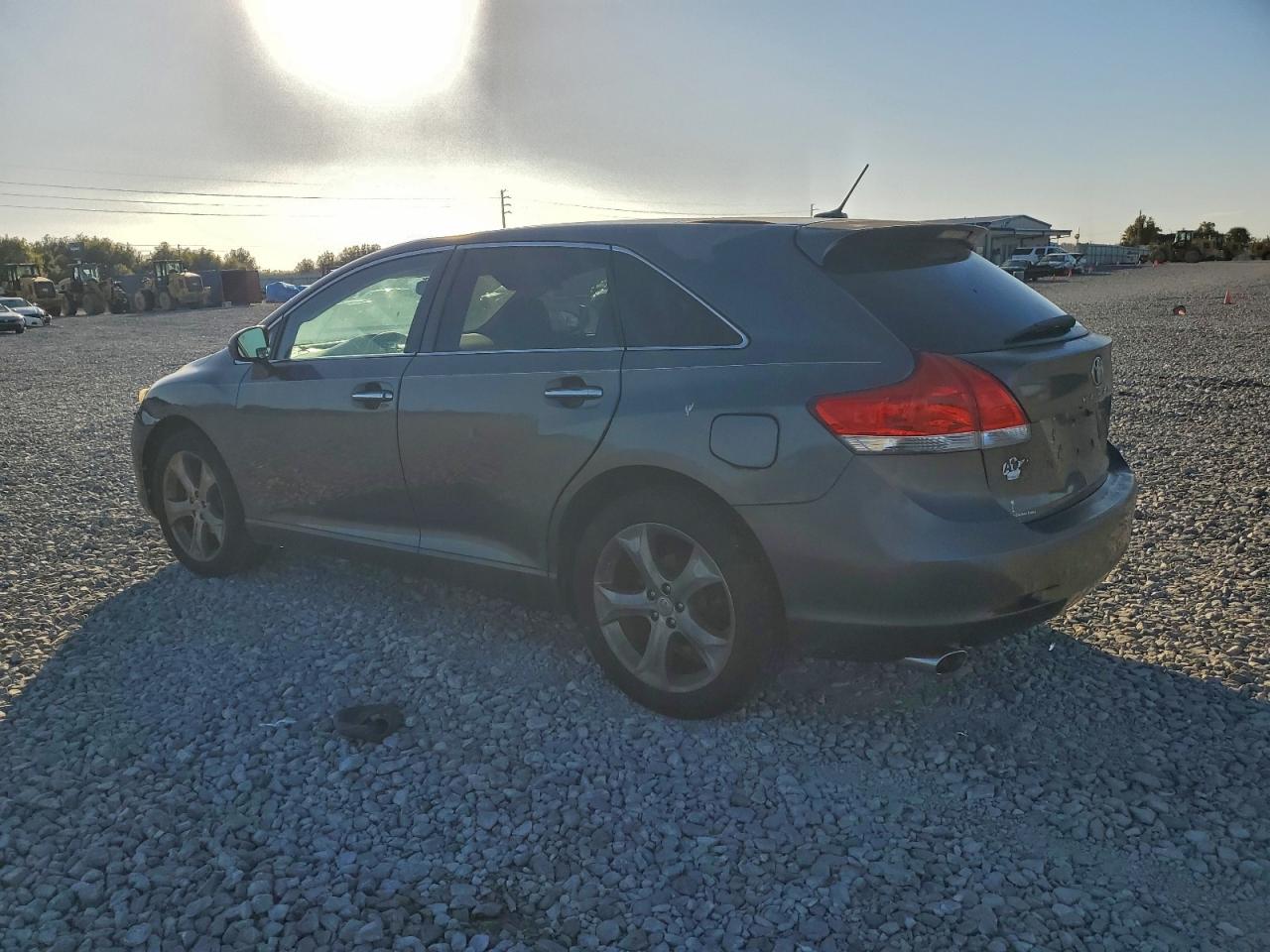 2009 TOYOTA VENZA photo 2