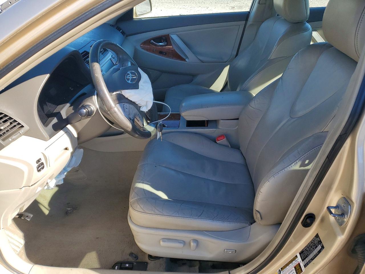 2011 TOYOTA CAMRY BASE photo 13