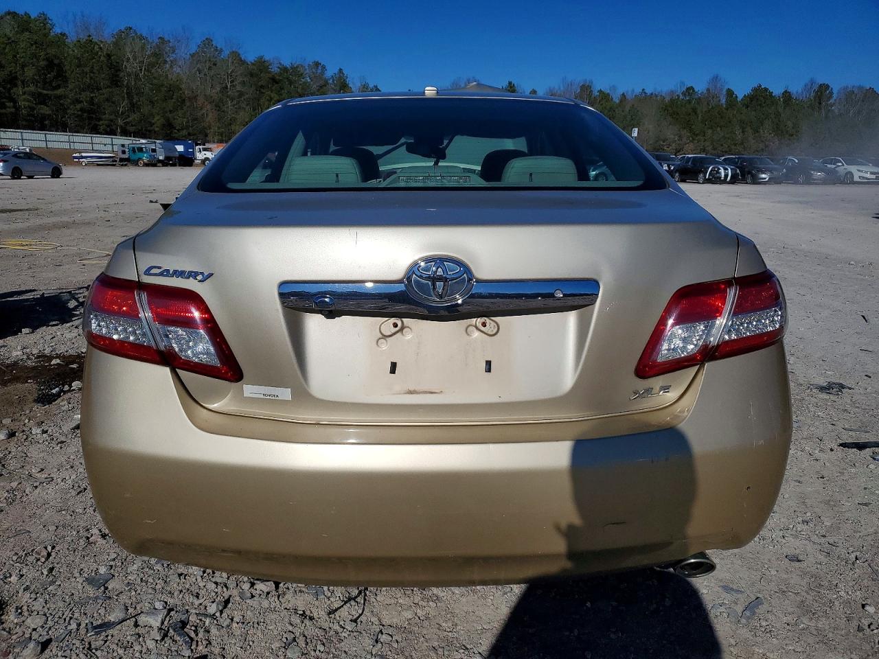 2011 TOYOTA CAMRY BASE photo 11