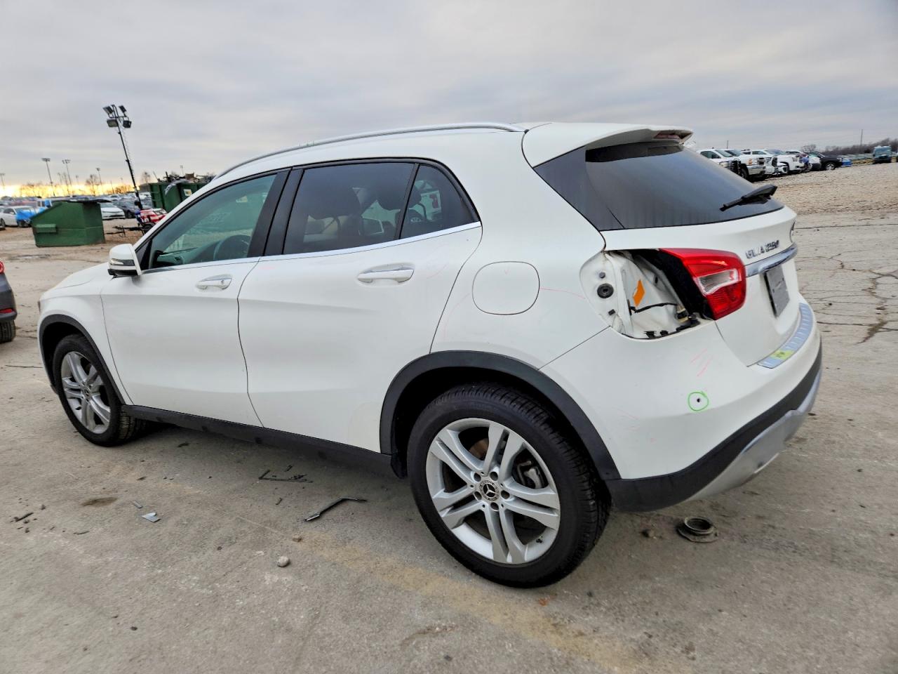 2019 MERCEDES-BENZ GLA 250 4MATIC photo 3