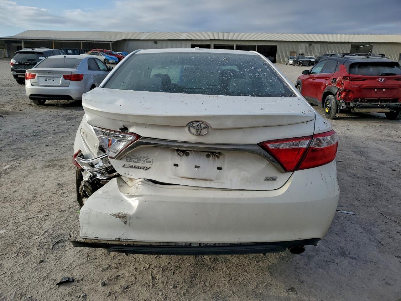 2016 TOYOTA CAMRY LE photo 6