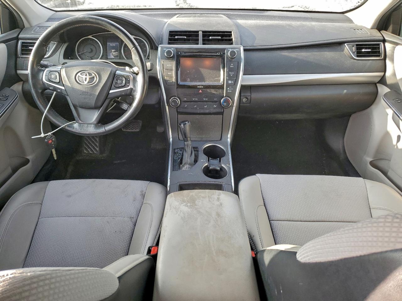 2016 TOYOTA CAMRY LE photo 8