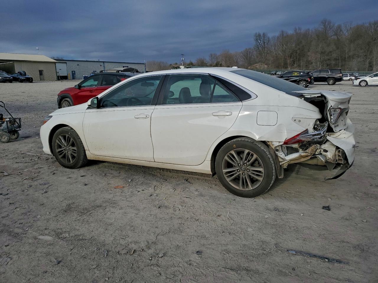 2016 TOYOTA CAMRY LE photo 2