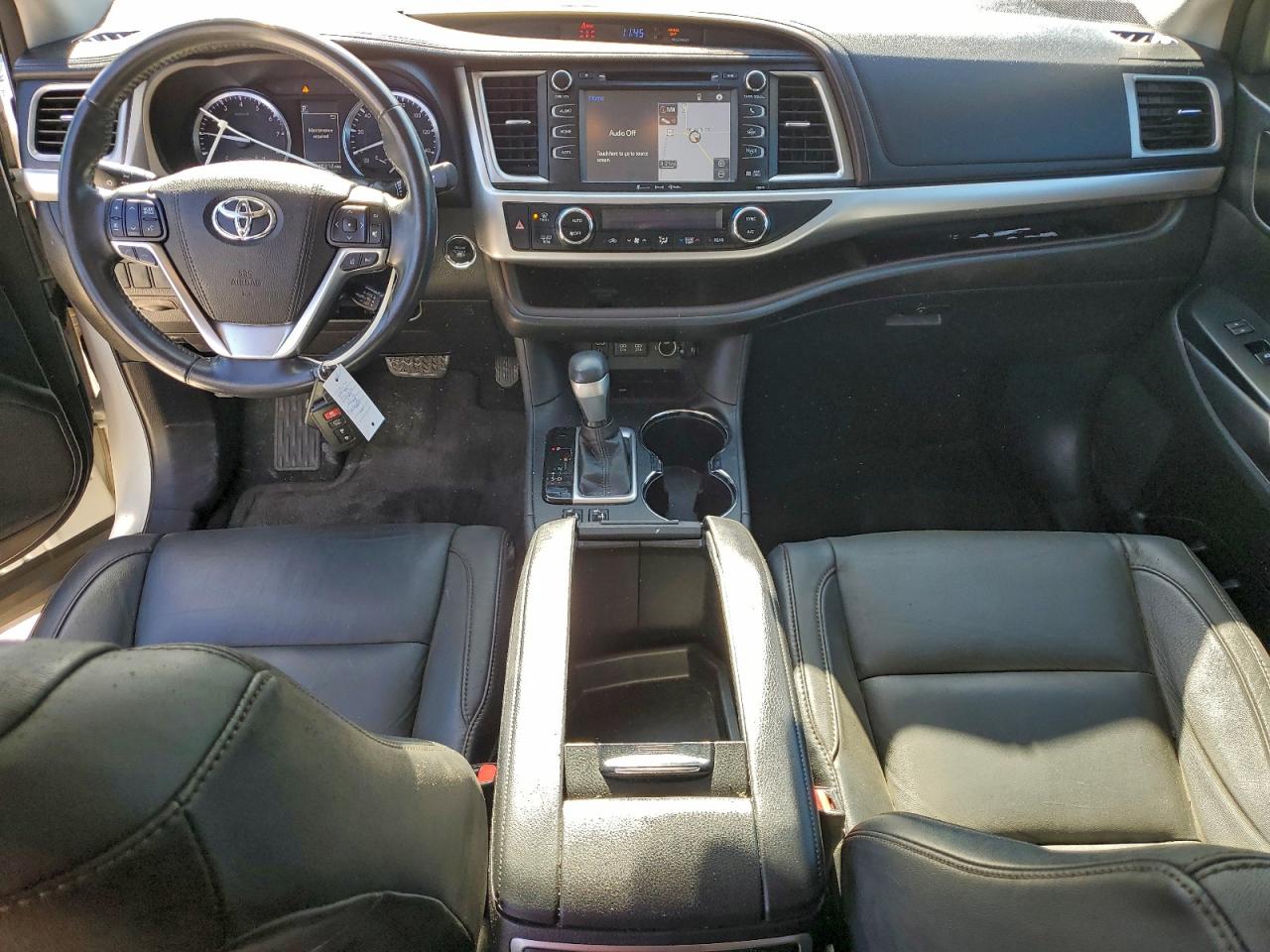 2017 TOYOTA HIGHLANDER SE photo 15