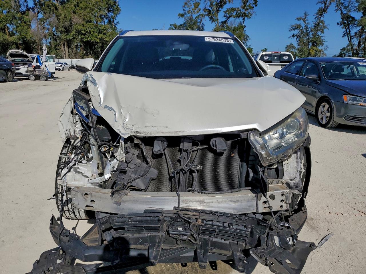 2017 TOYOTA HIGHLANDER SE photo 9