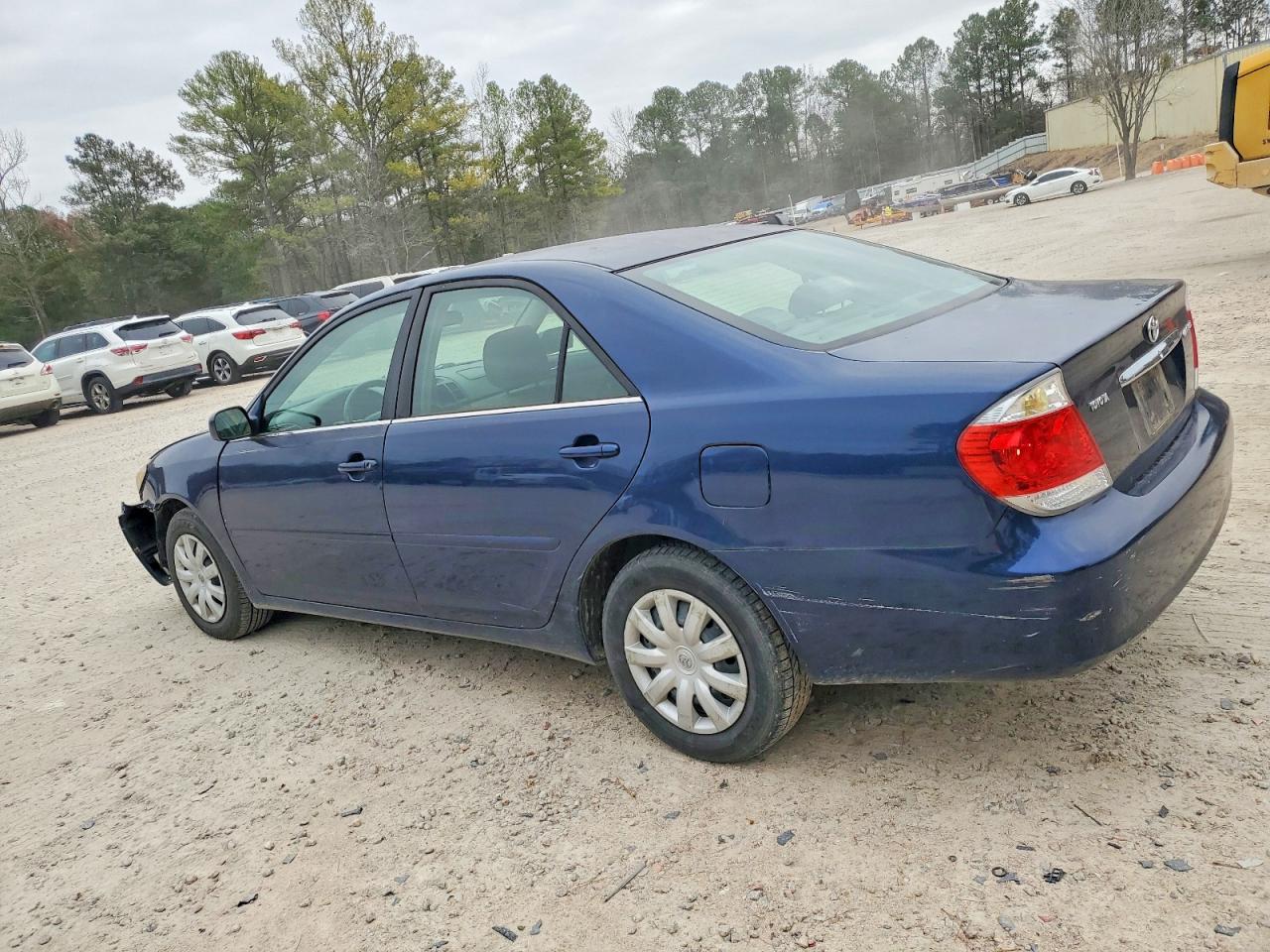 2005 TOYOTA CAMRY LE photo 3