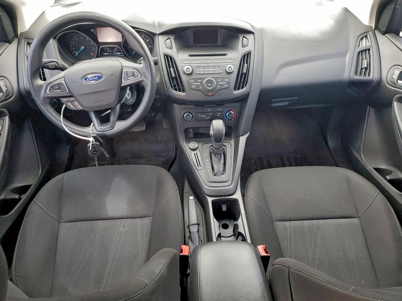 2017 FORD FOCUS SE photo 8
