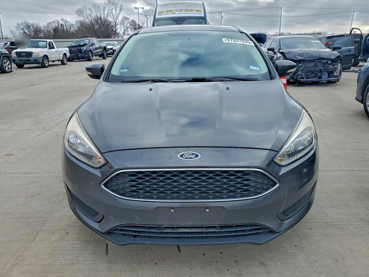2017 FORD FOCUS SE photo 5