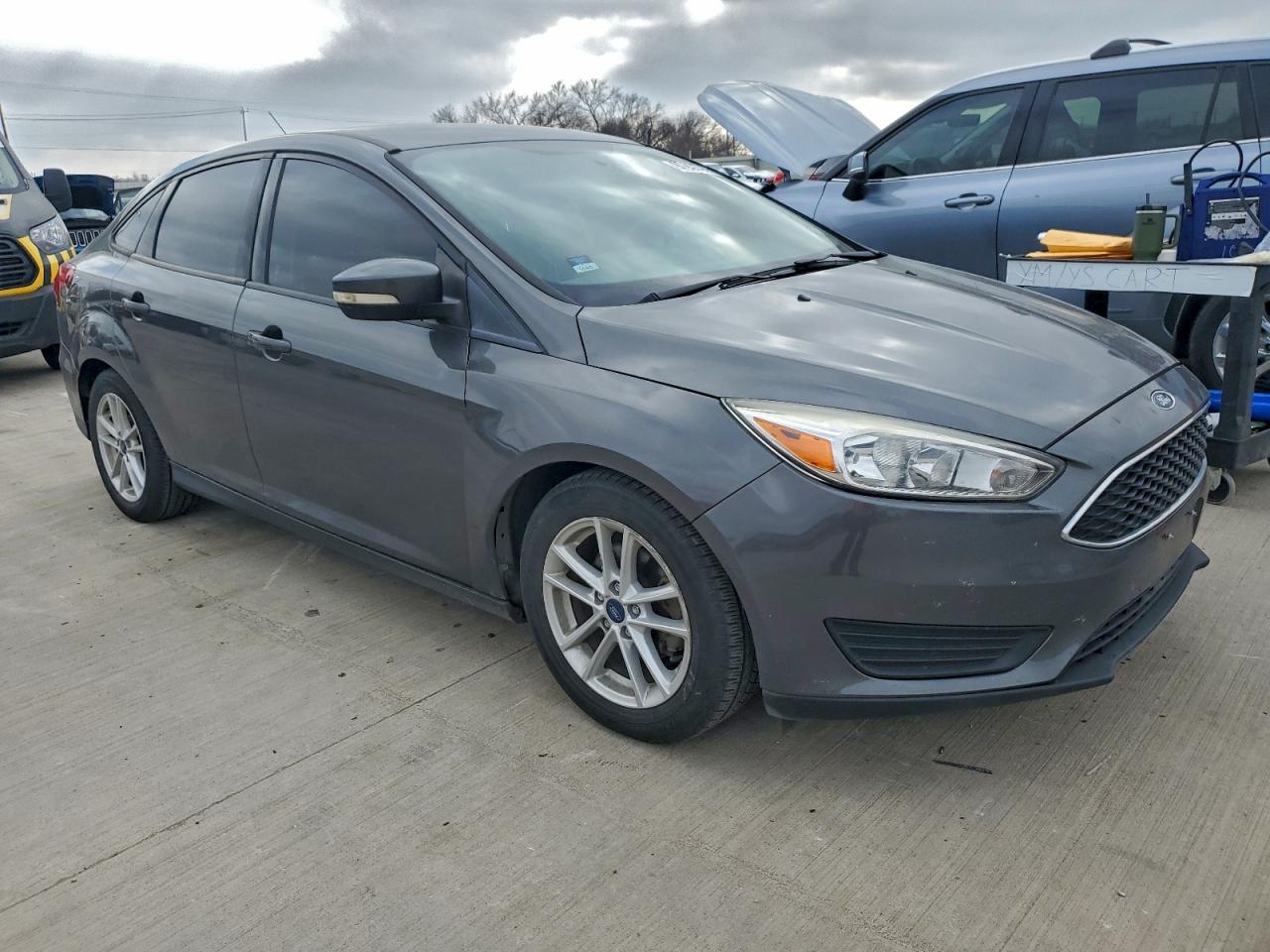 2017 FORD FOCUS SE photo 4