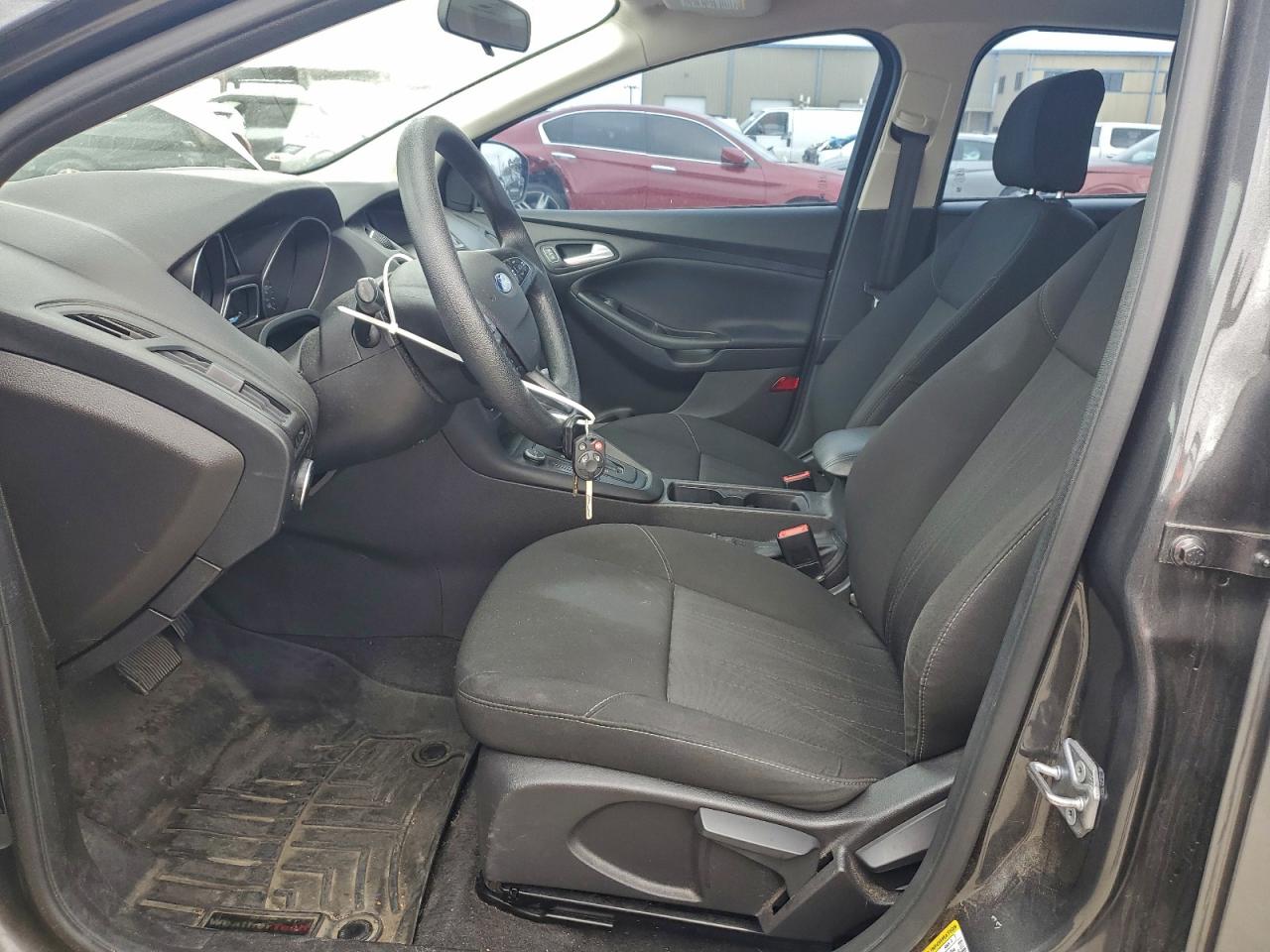 2017 FORD FOCUS SE photo 7