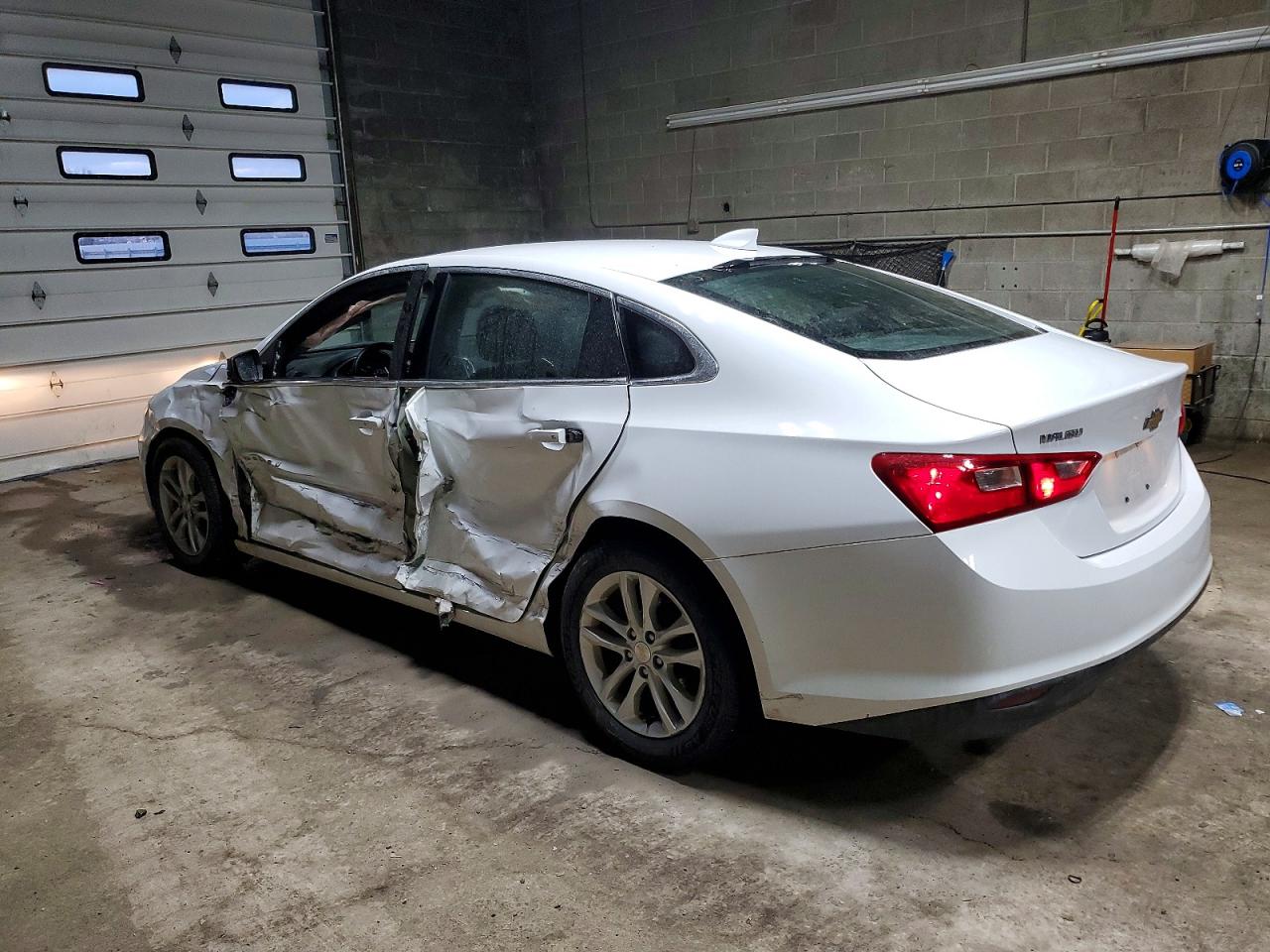 2017 CHEVROLET MALIBU LT photo 3