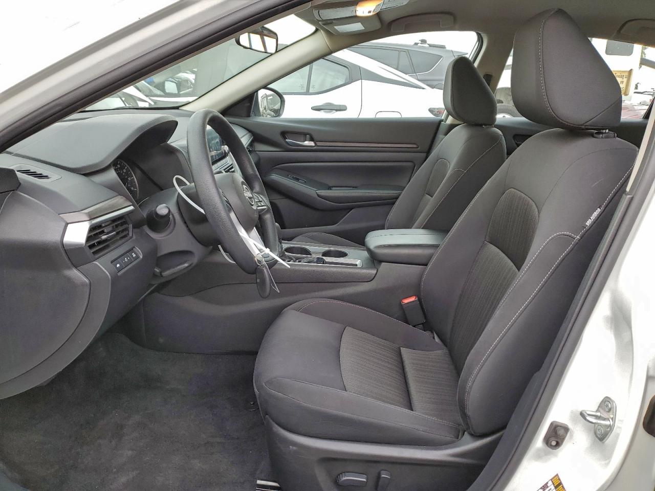 2025 NISSAN ALTIMA SV photo 13
