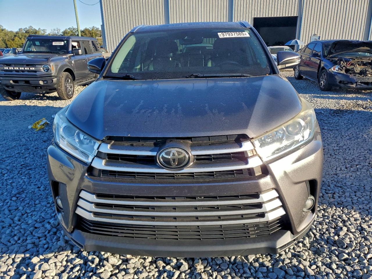 2017 TOYOTA HIGHLANDER SE photo 9
