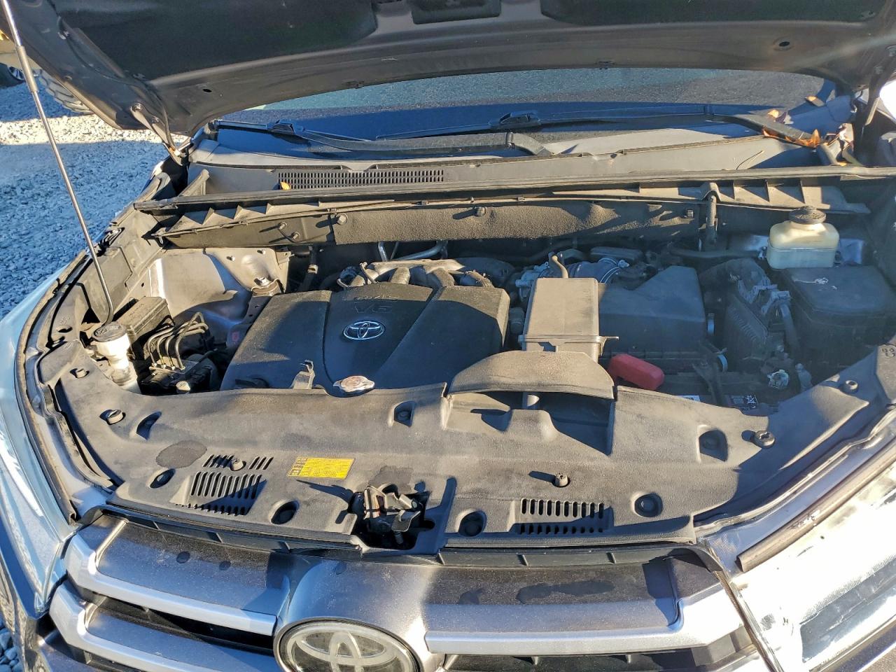 2017 TOYOTA HIGHLANDER SE photo 21