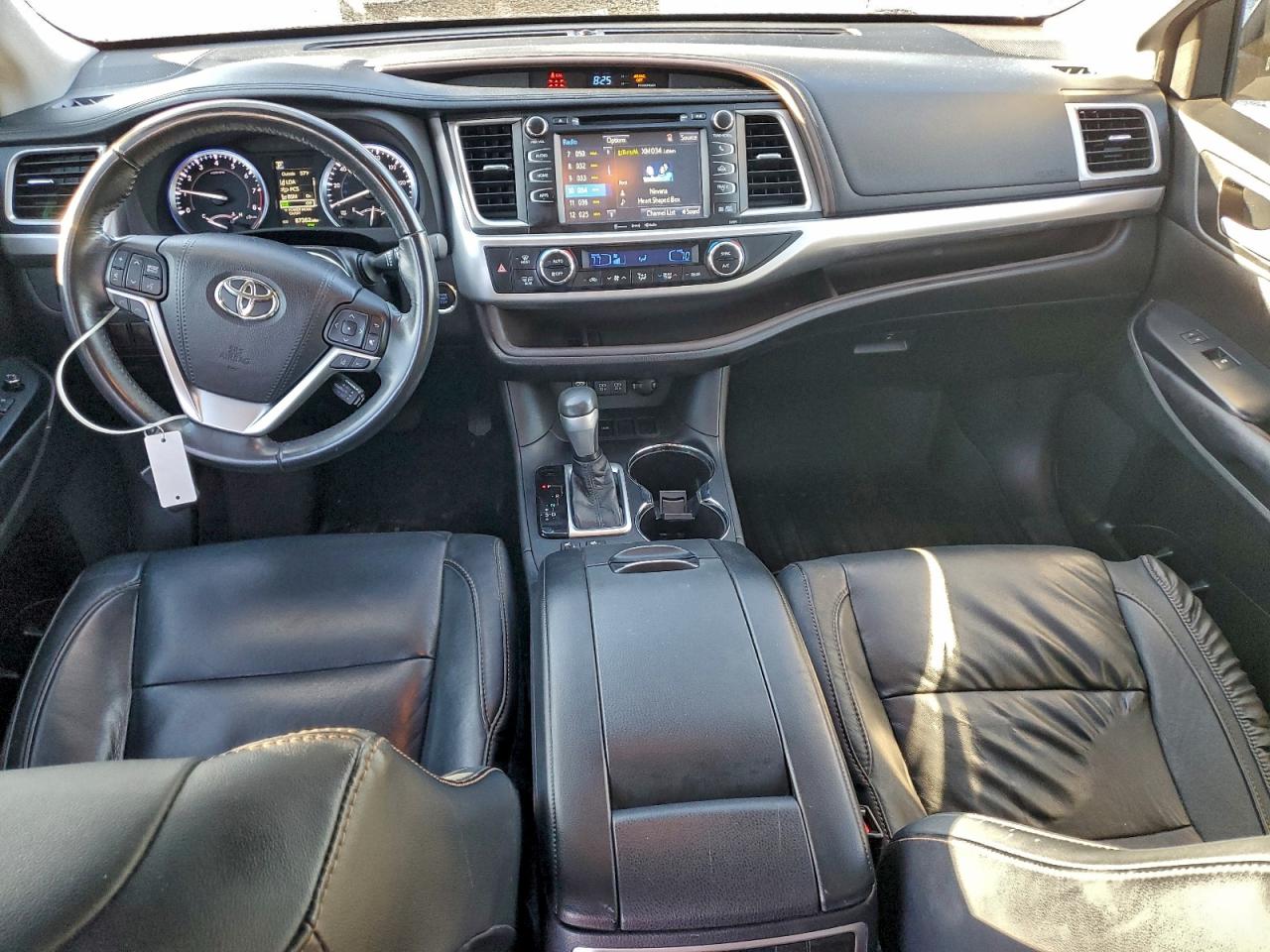 2017 TOYOTA HIGHLANDER SE photo 15