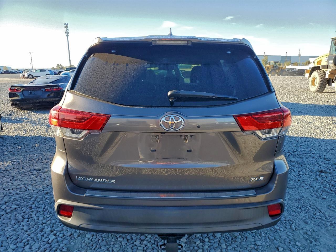 2017 TOYOTA HIGHLANDER SE photo 11