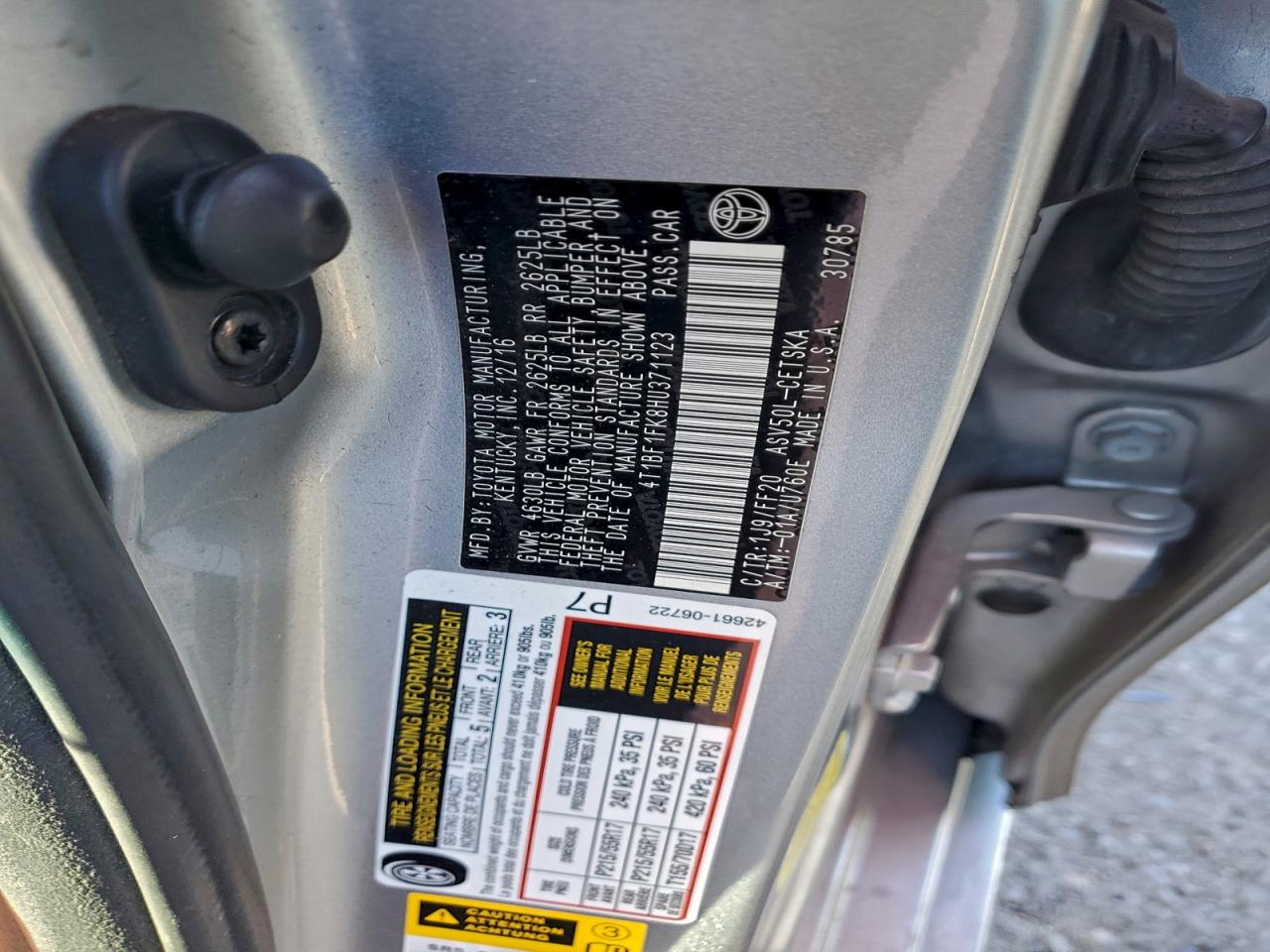 2017 TOYOTA CAMRY LE photo 34