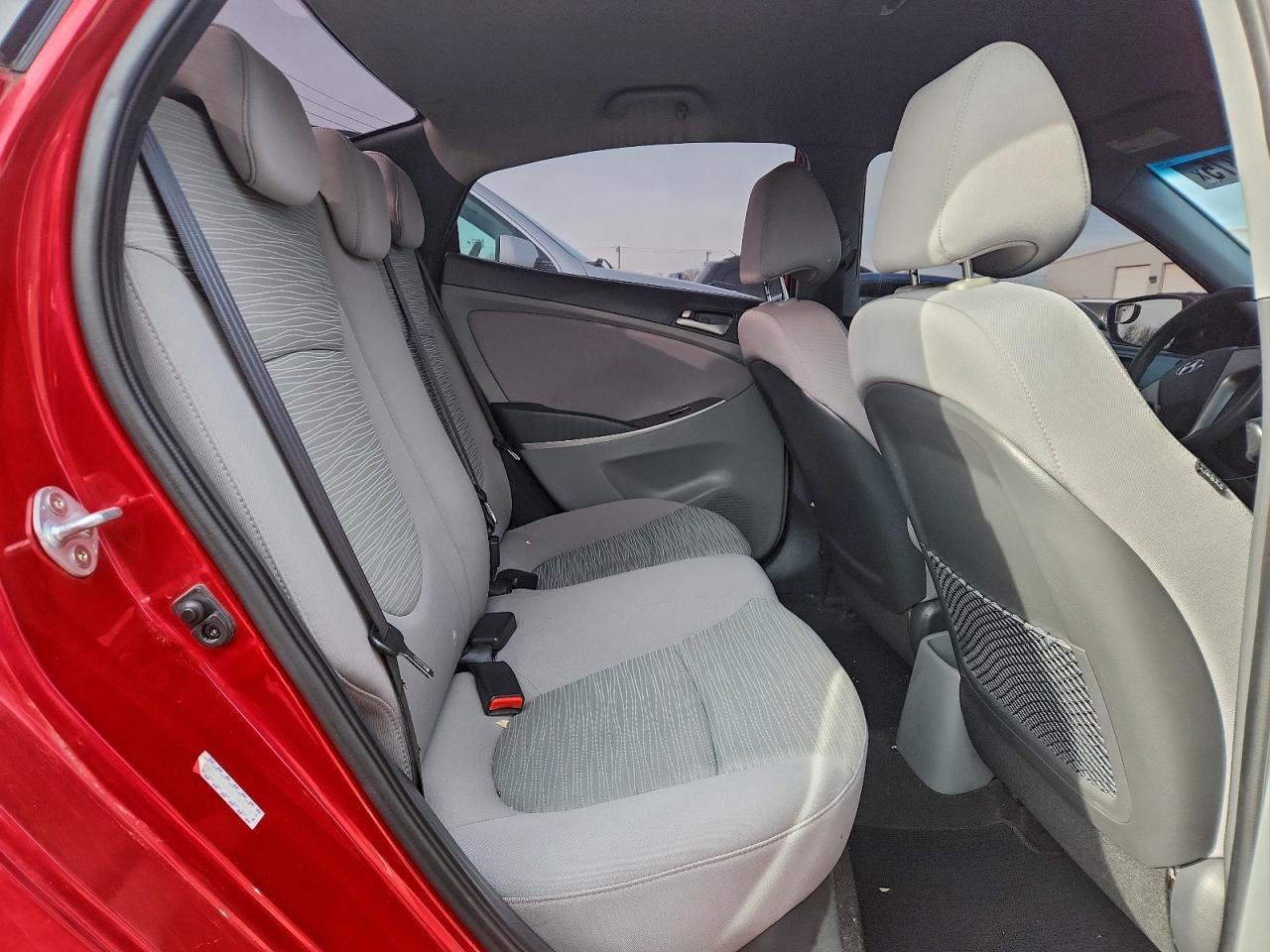 2017 HYUNDAI ACCENT SE photo 19