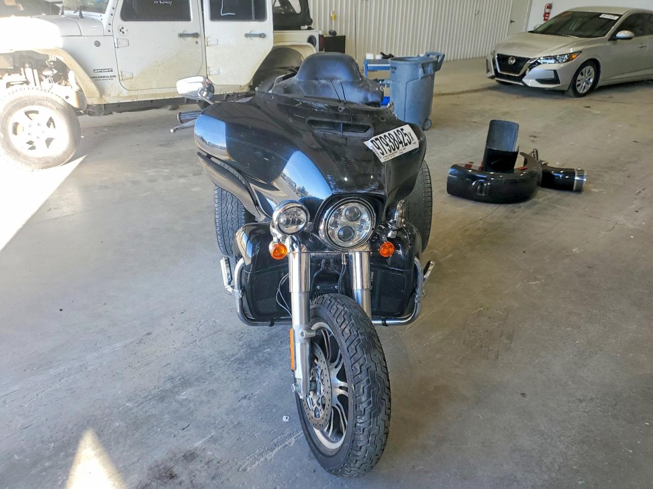 2018 HARLEY-DAVIDSON FLHTCUTG TRI GLIDE ULTRA photo 2