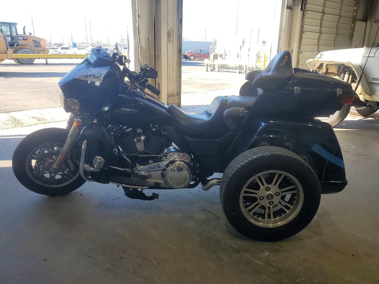 2018 HARLEY-DAVIDSON FLHTCUTG TRI GLIDE ULTRA photo 3