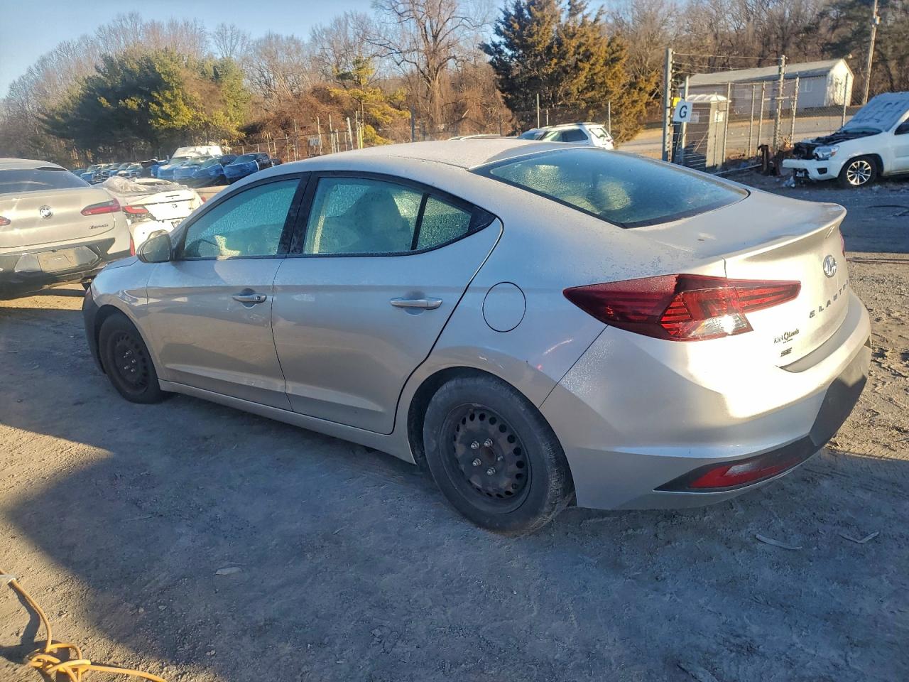 2019 HYUNDAI ELANTRA SE photo 2