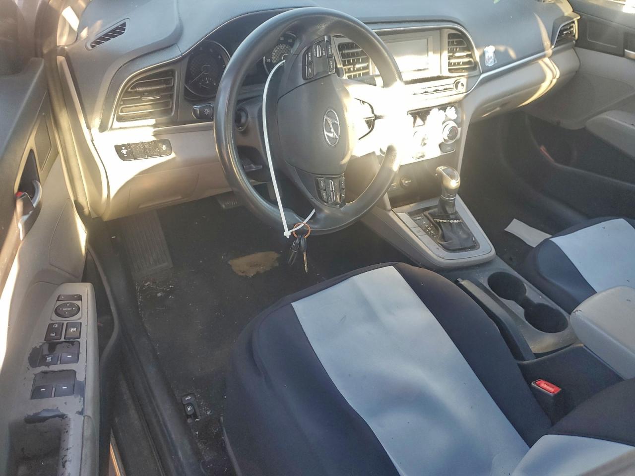 2019 HYUNDAI ELANTRA SE photo 8