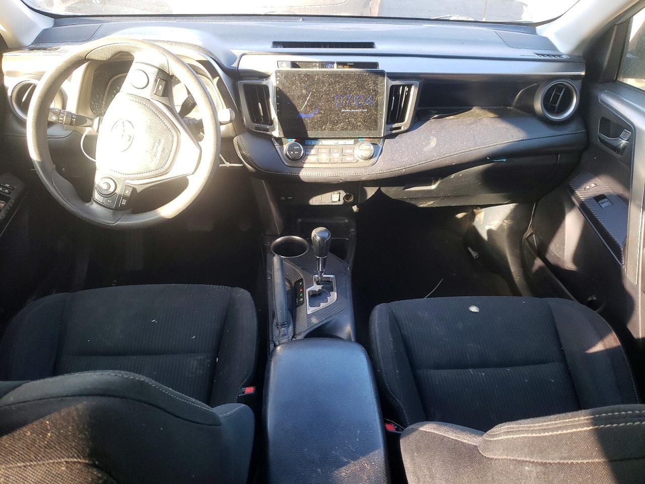 2014 TOYOTA RAV4 XLE photo 8