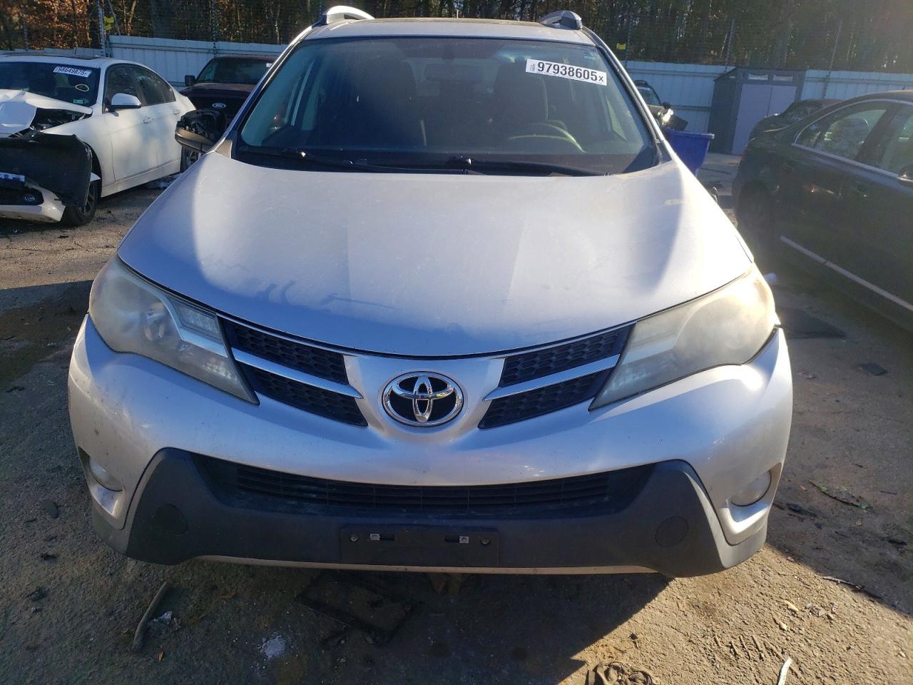 2014 TOYOTA RAV4 XLE photo 5