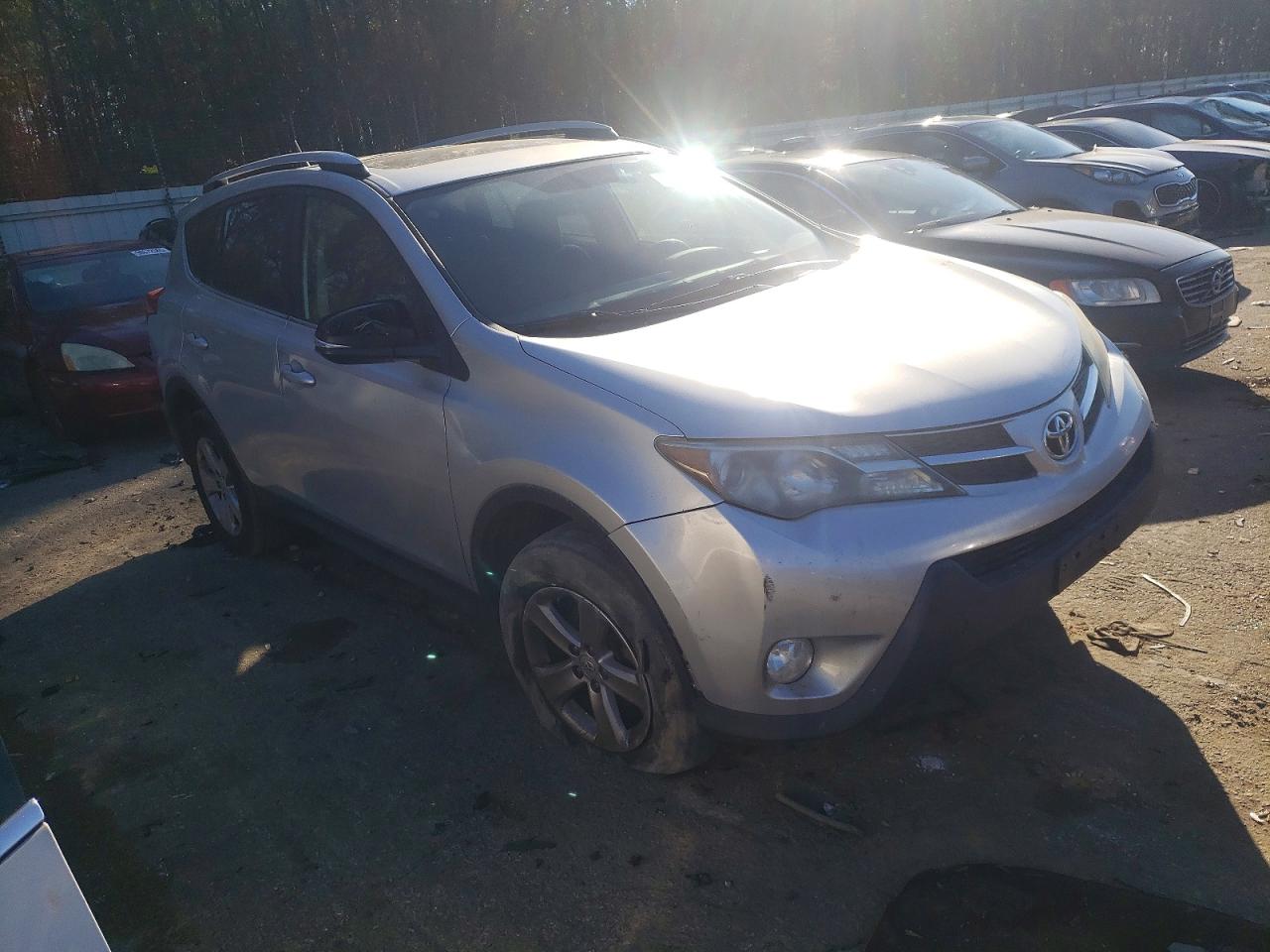 2014 TOYOTA RAV4 XLE photo 4