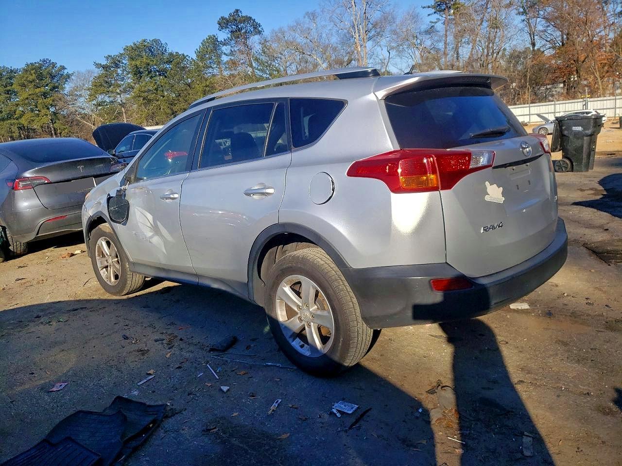 2014 TOYOTA RAV4 XLE photo 2