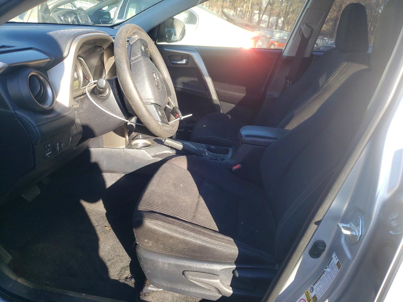 2014 TOYOTA RAV4 XLE photo 7