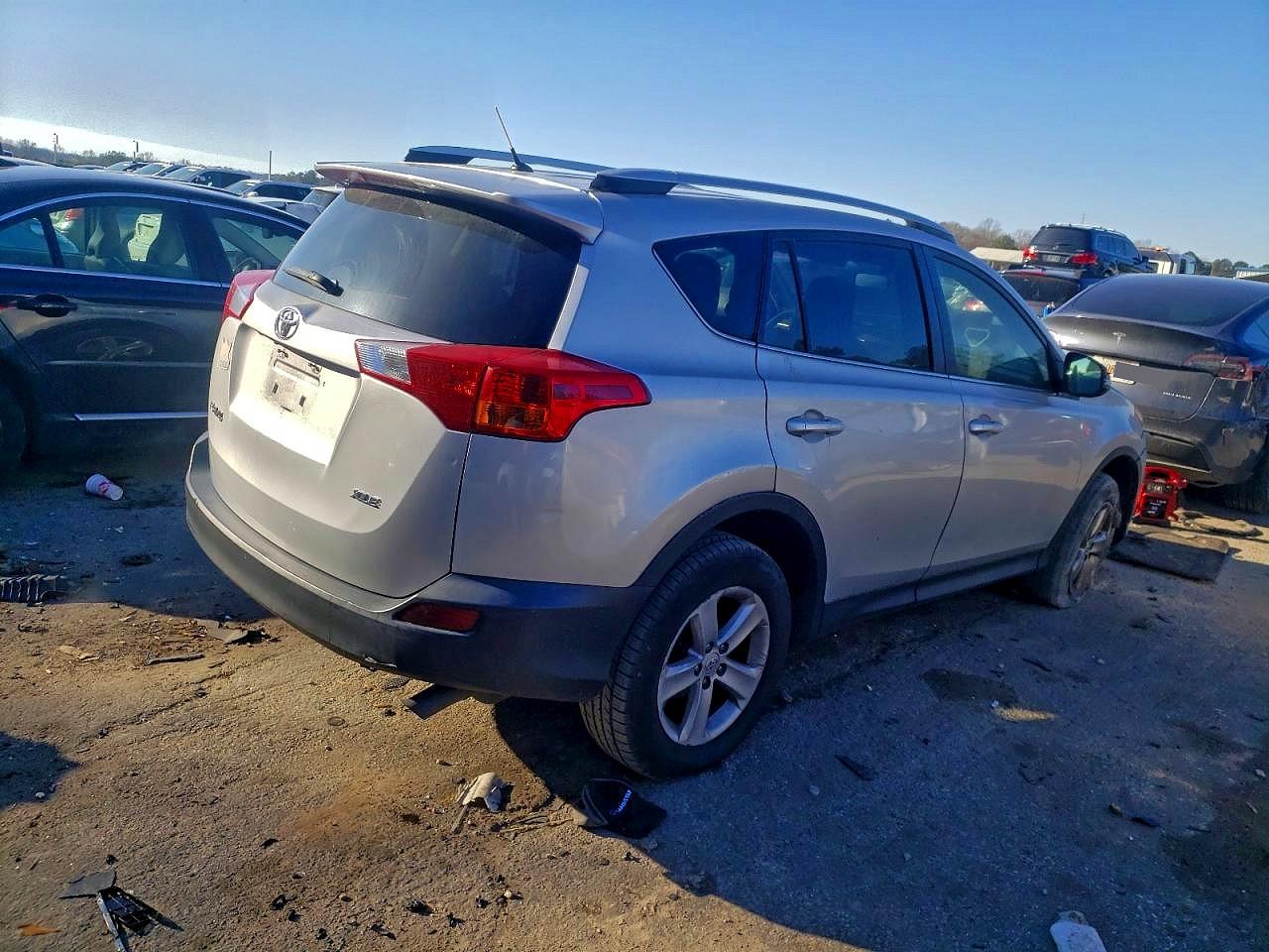 2014 TOYOTA RAV4 XLE photo 3