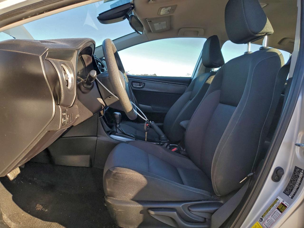 2019 TOYOTA COROLLA L photo 13